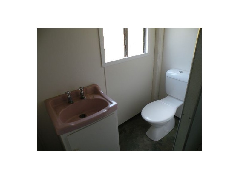 18 Holmes Ave, Sarina QLD 4737