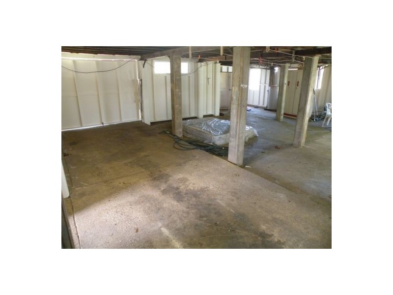 18 Holmes Ave, Sarina QLD 4737