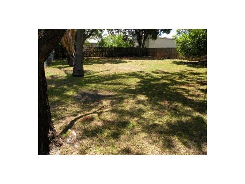 18 Holmes Ave, Sarina QLD 4737