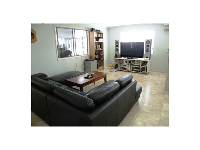 10 Joyce Crt, Mcewens Beach QLD 4740