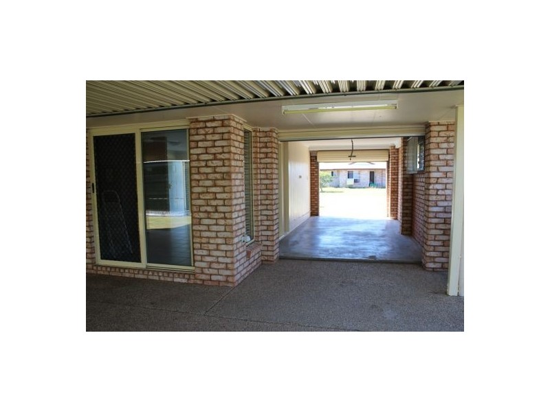 27 Caledonian Dr, Beaconsfield QLD 4740