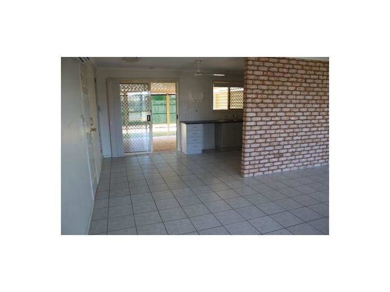 27 Caledonian Dr, Beaconsfield QLD 4740