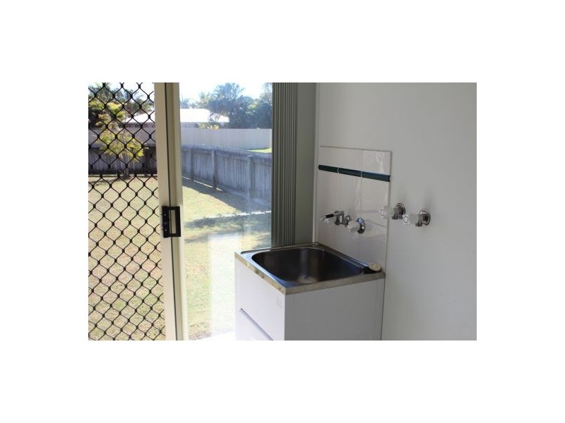 27 Caledonian Dr, Beaconsfield QLD 4740