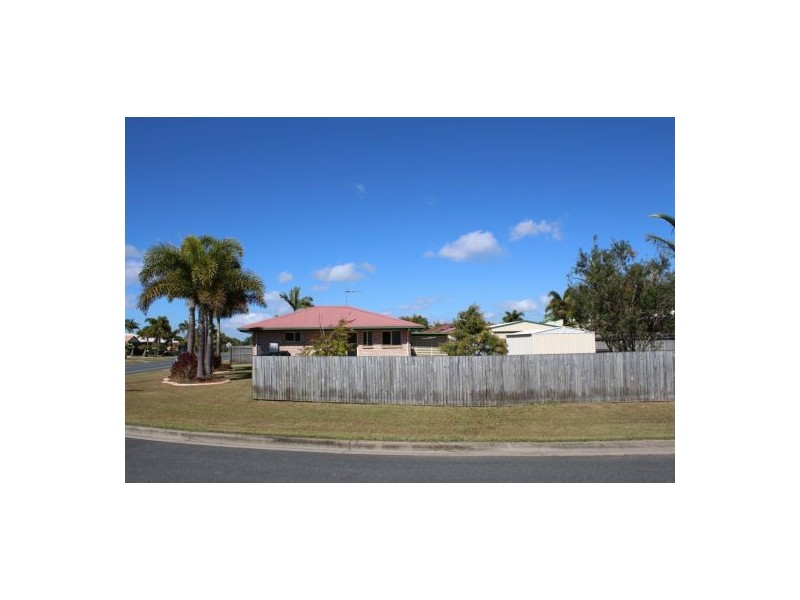 27 Caledonian Dr, Beaconsfield QLD 4740