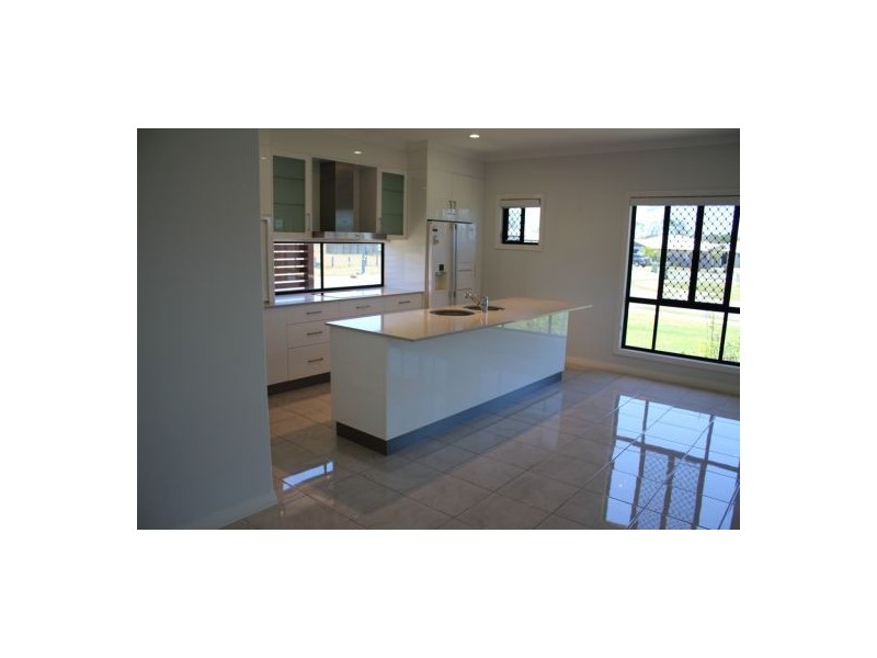 27 Millenium Dr, Sarina QLD 4737