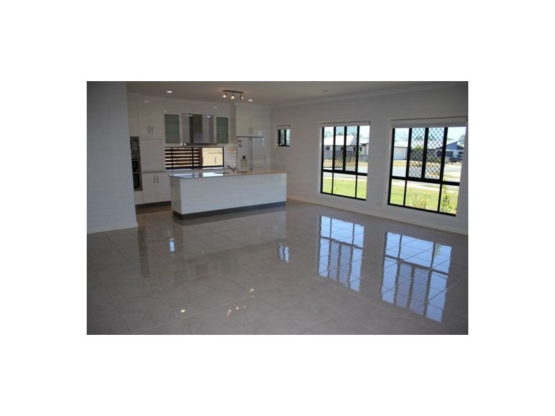 27 Millenium Dr, Sarina QLD 4737
