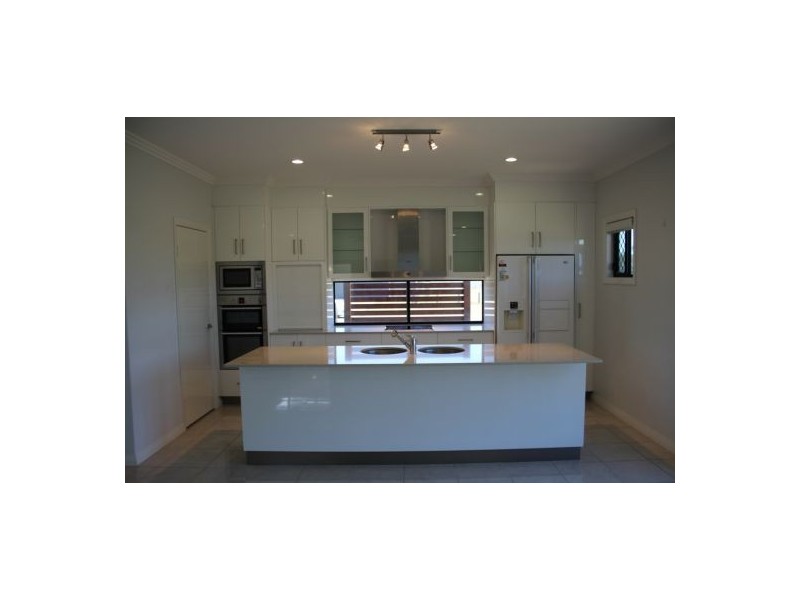 27 Millenium Dr, Sarina QLD 4737