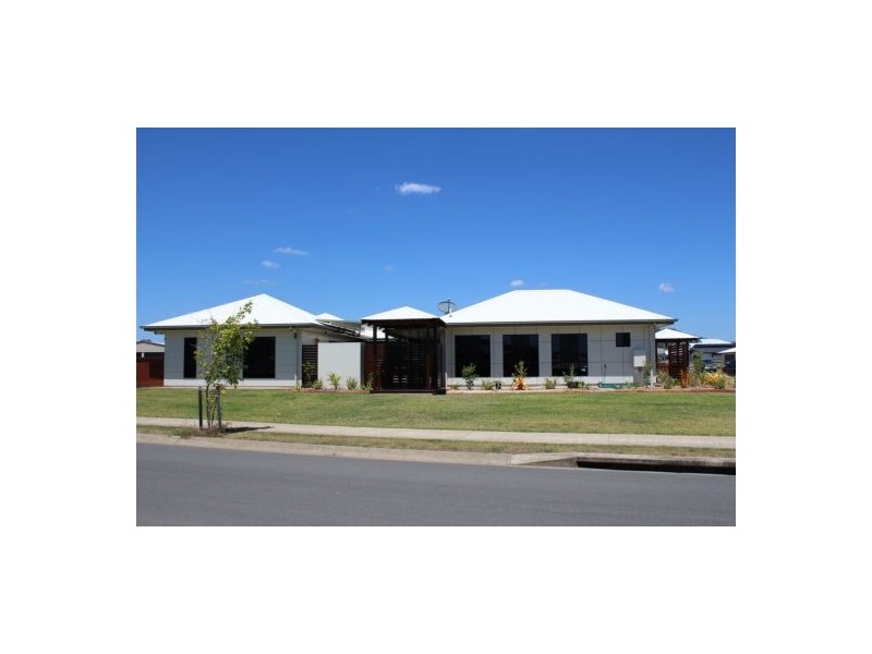 27 Millenium Dr, Sarina QLD 4737