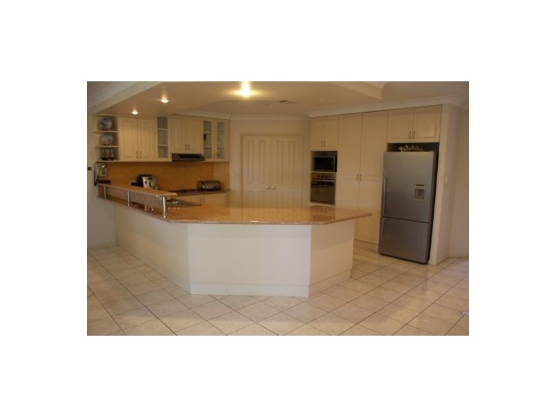 43 Victor Ave, Glenella QLD 4740