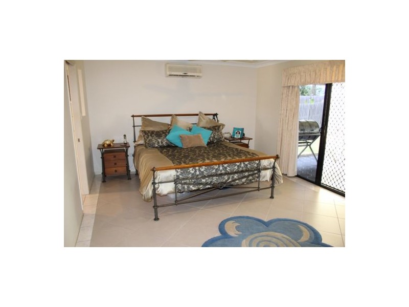 43 Victor Ave, Glenella QLD 4740