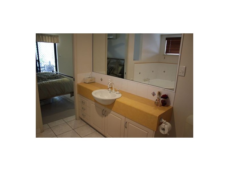 43 Victor Ave, Glenella QLD 4740
