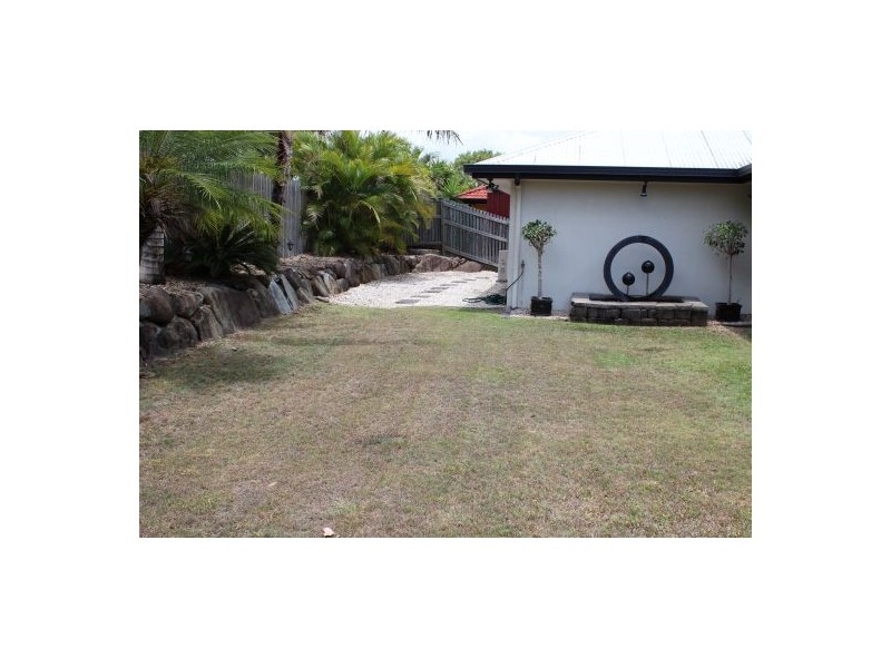 43 Victor Ave, Glenella QLD 4740
