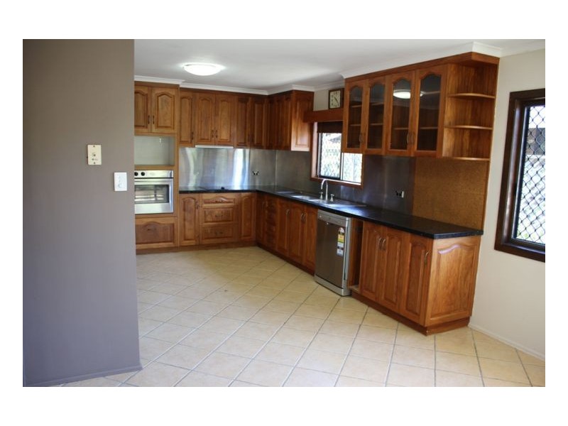 25 Shiral Dr, Beaconsfield QLD 4740