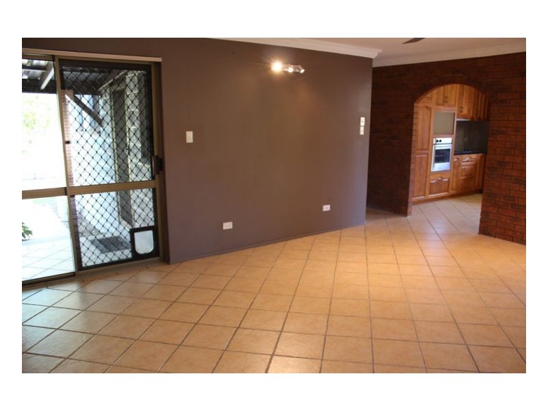 25 Shiral Dr, Beaconsfield QLD 4740