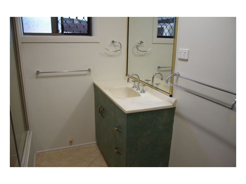 25 Shiral Dr, Beaconsfield QLD 4740