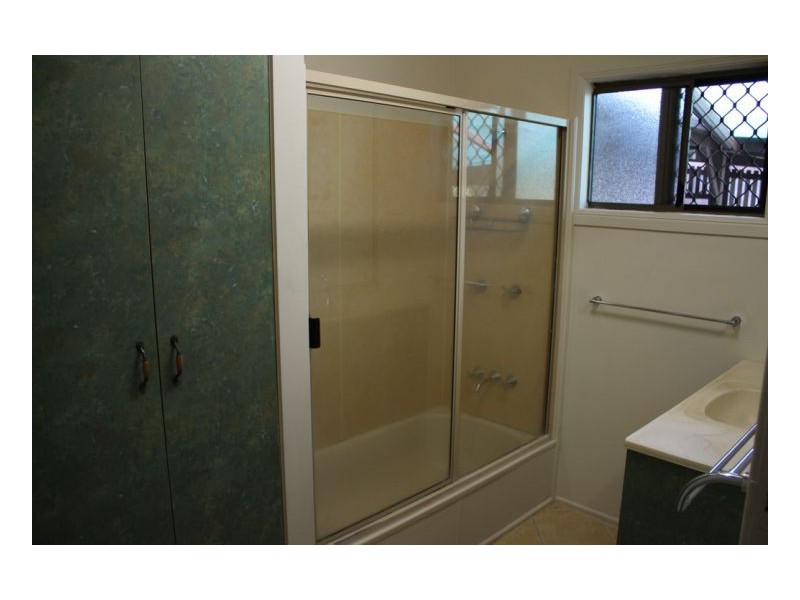 25 Shiral Dr, Beaconsfield QLD 4740