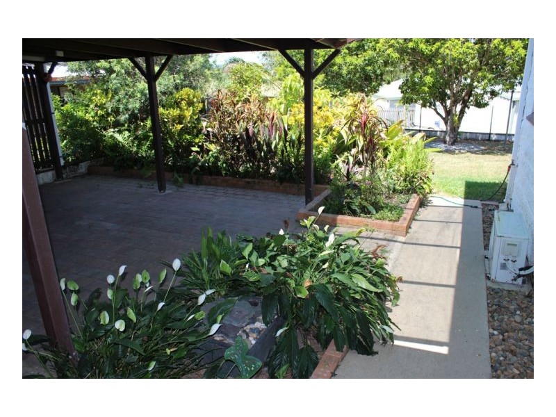 25 Shiral Dr, Beaconsfield QLD 4740