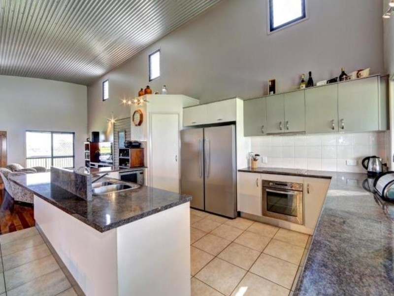 8 River Road, Fairymead QLD 4670