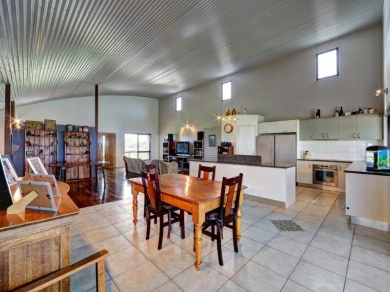 8 River Road, Fairymead QLD 4670