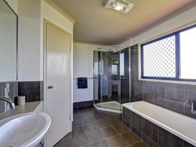 8 River Road, Fairymead QLD 4670
