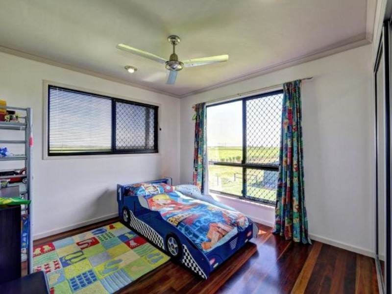8 River Road, Fairymead QLD 4670