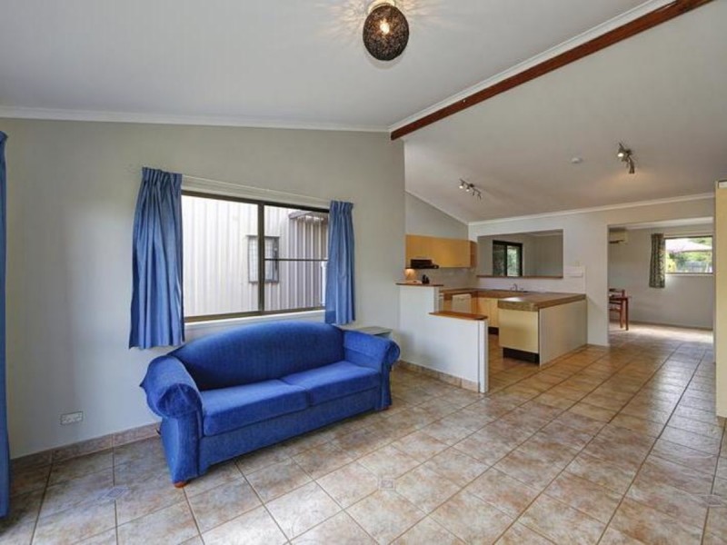 10 Dawn Parade, Thabeban QLD 4670