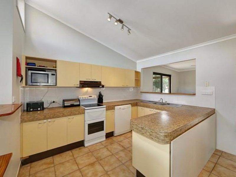 10 Dawn Parade, Thabeban QLD 4670