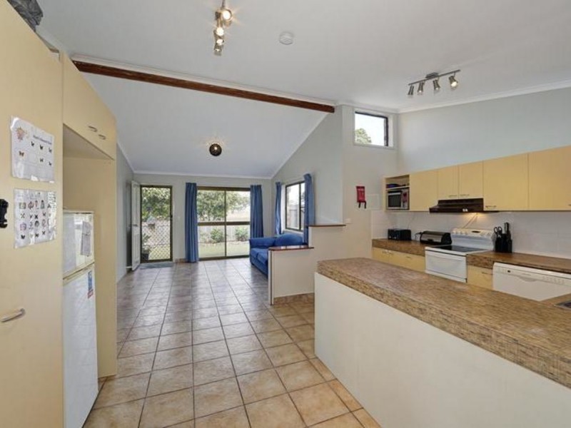 10 Dawn Parade, Thabeban QLD 4670