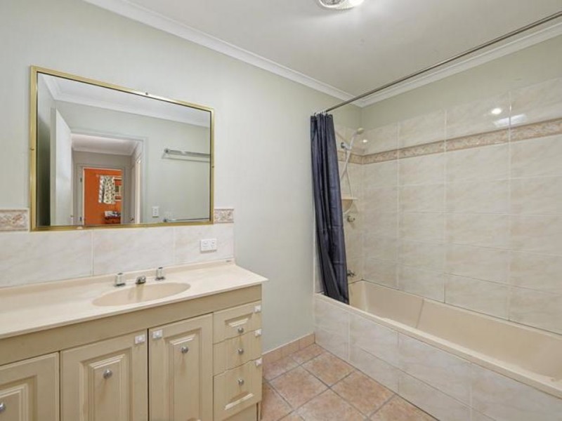 10 Dawn Parade, Thabeban QLD 4670