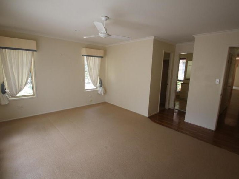 7 Cockatoo Crescent, Gooburrum QLD 4670