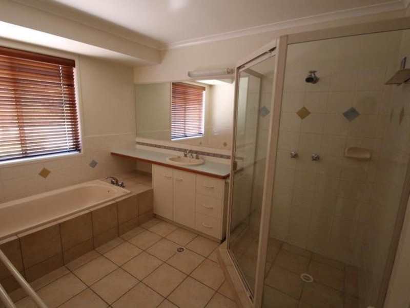7 Cockatoo Crescent, Gooburrum QLD 4670