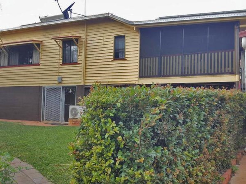 8 Randall Street, Childers QLD 4660