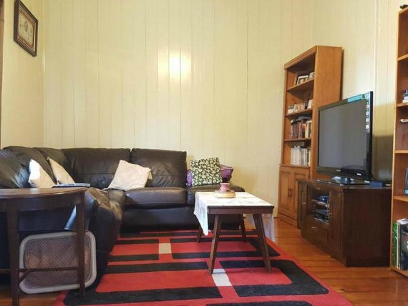 8 Randall Street, Childers QLD 4660