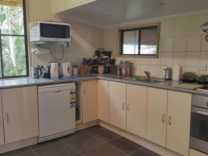 8 Randall Street, Childers QLD 4660