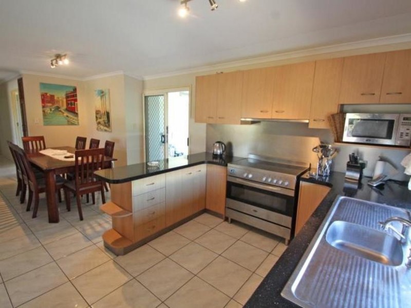 7 Mcgowan Street, Burnett Heads QLD 4670