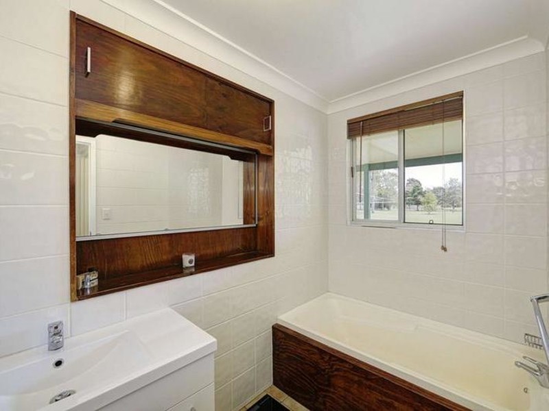 16 Pleasant Drive, Sharon QLD 4670