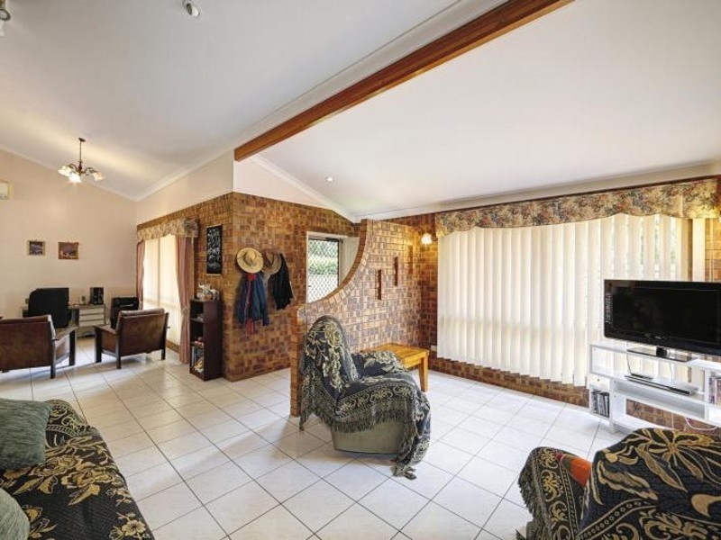 1/5 Cevn Street, Childers QLD 4660