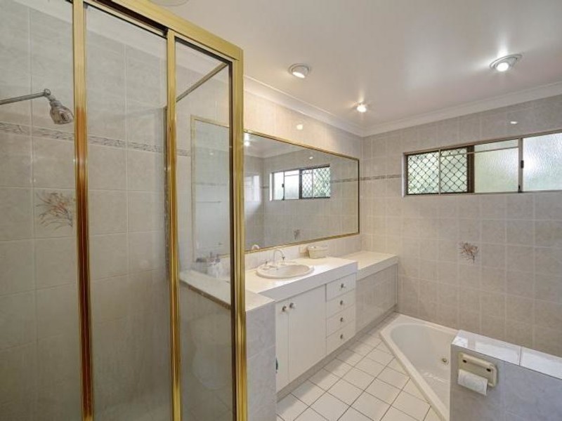 1/5 Cevn Street, Childers QLD 4660