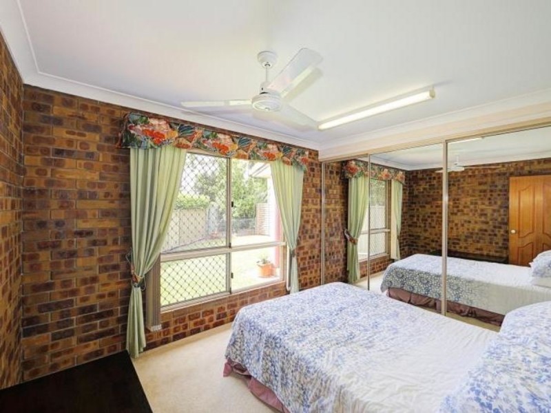 1/5 Cevn Street, Childers QLD 4660