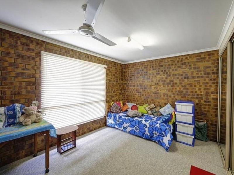 1/5 Cevn Street, Childers QLD 4660