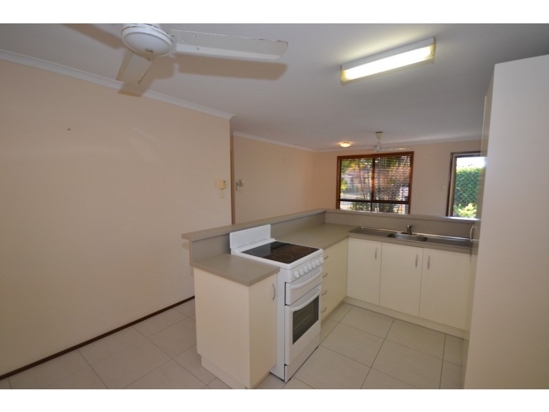 2/18A Mc Lachlan Drive, Avenell Heights QLD 4670