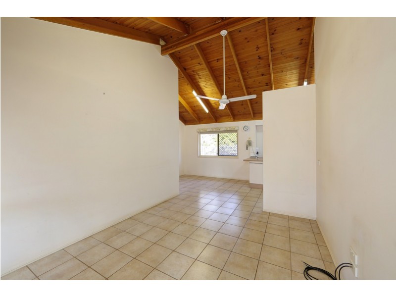 8/23 Thabeban Street, Avenell Heights QLD 4670