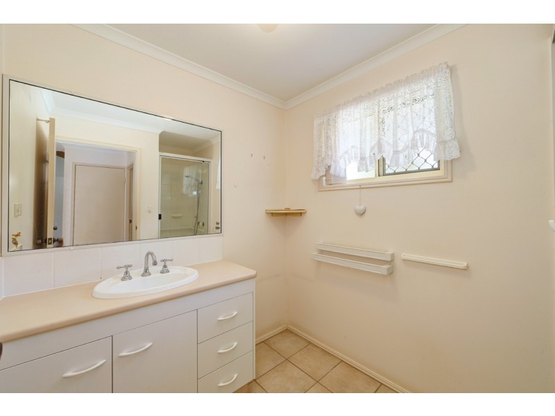 8/23 Thabeban Street, Avenell Heights QLD 4670