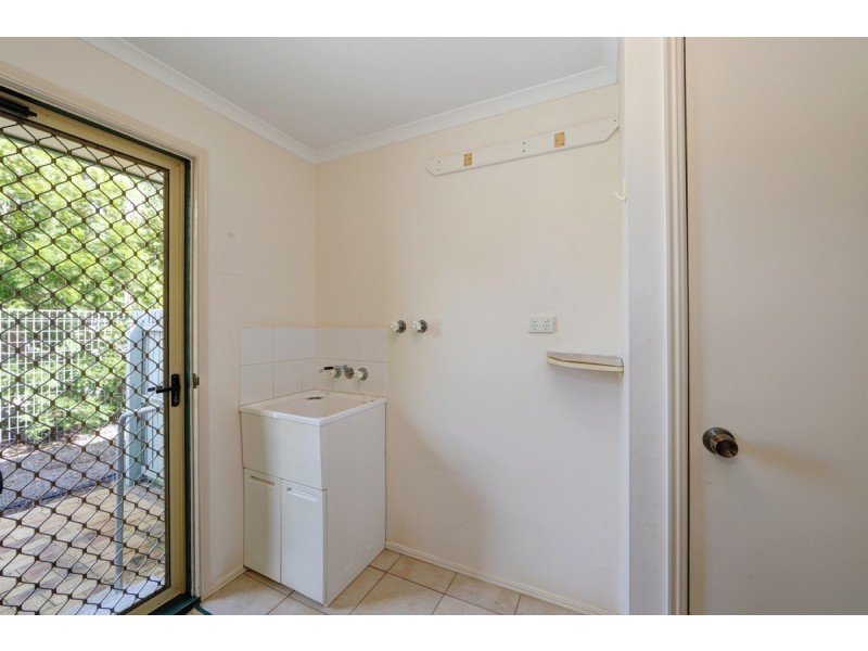 8/23 Thabeban Street, Avenell Heights QLD 4670