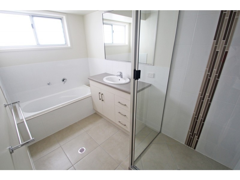 2/13 Moncrieff Street, Kepnock QLD 4670