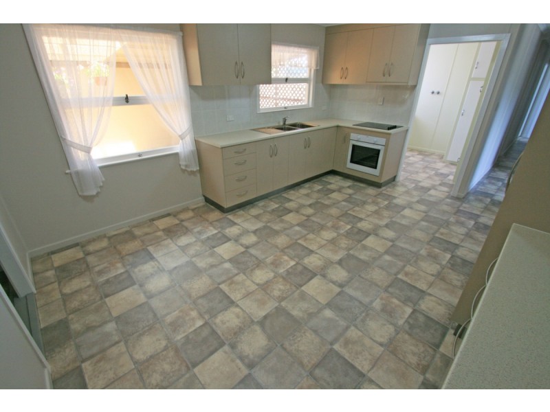 24 Redmond Street, Avenell Heights QLD 4670