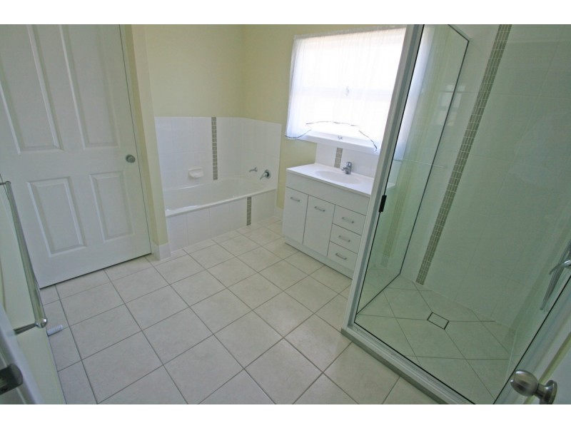 24 Redmond Street, Avenell Heights QLD 4670