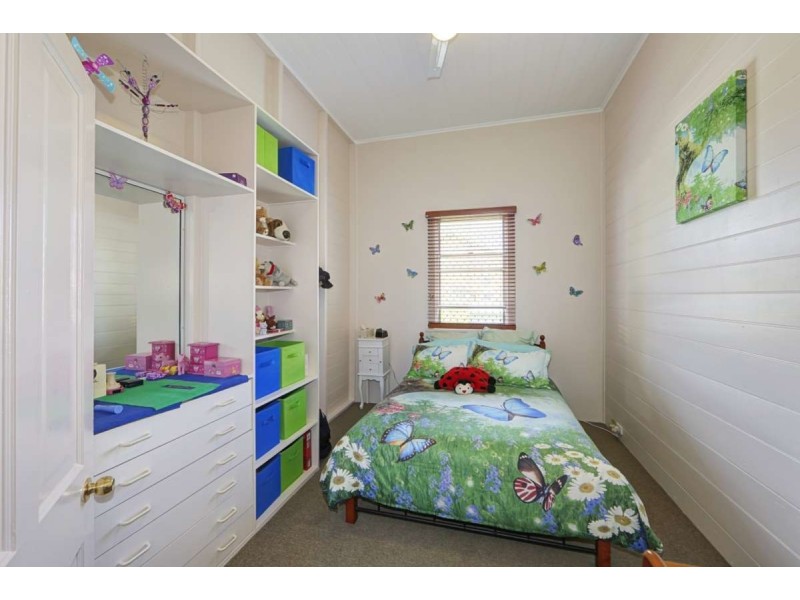 8 Crawford Street, Walkervale QLD 4670