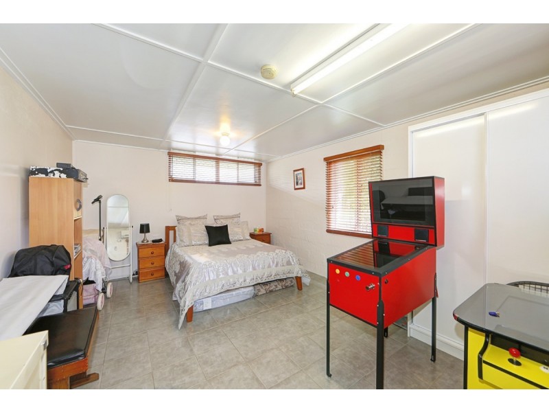 8 Crawford Street, Walkervale QLD 4670