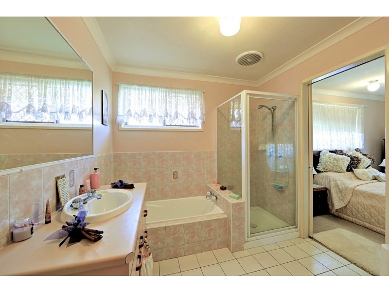 5 Hitchcock Crt, Kepnock QLD 4670